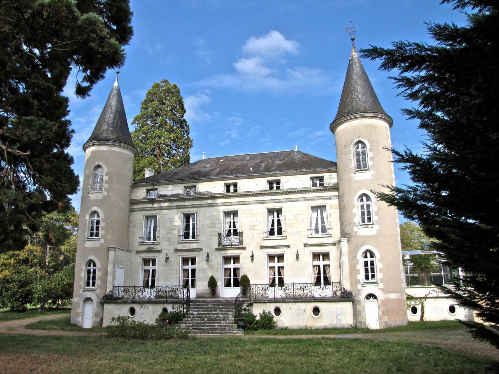 Chateau Les Vallees Tournon-Saint-Pierre Exterior foto